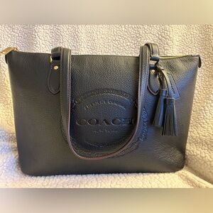 Coach

GALLERY TOTE WITH COACH HERITAGE